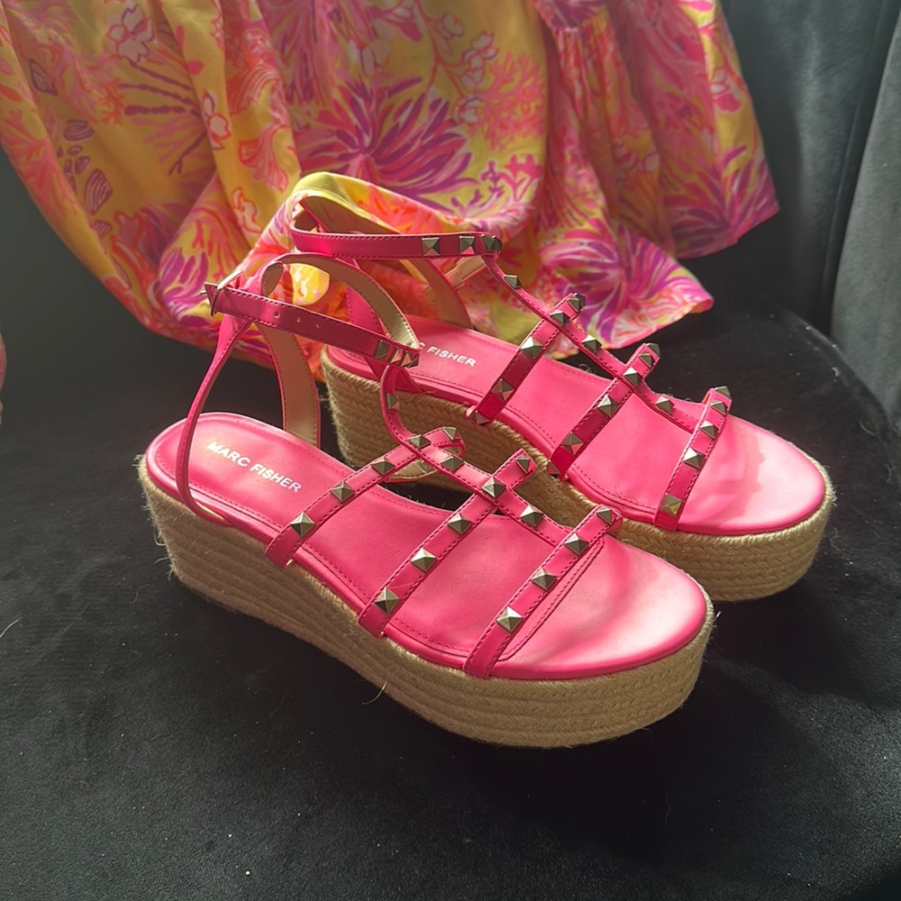 Bright pink wedges💖